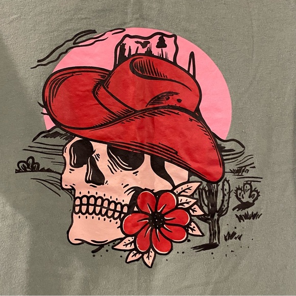Daisy Rae Everyday Boutique Country Western Skull Desert Flower Tee - Picture 2 of 5